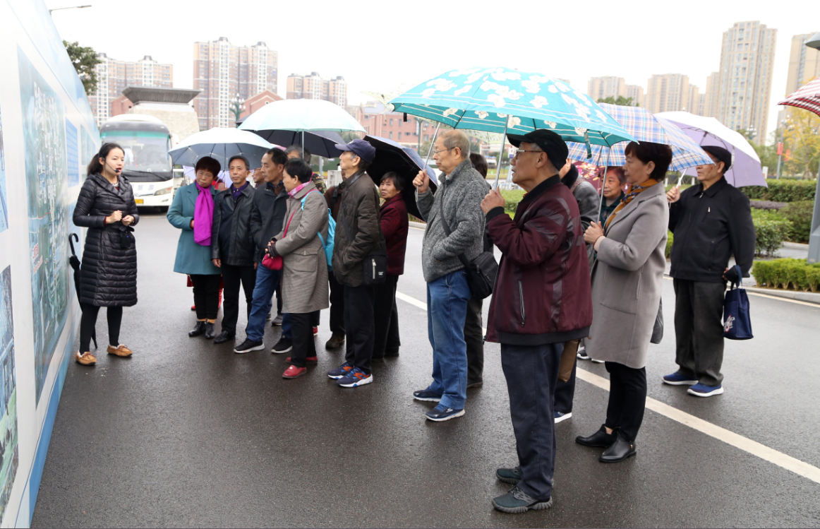 聆听宜宾校区情况介绍.png