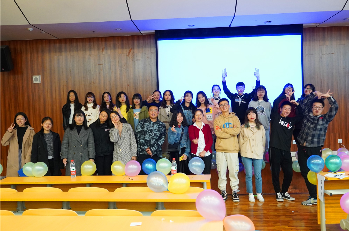协会干部合影.png